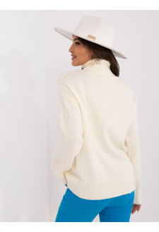 Ecru turtleneck with long sleeves