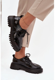 Lakierowane Skórzane Półbuty Damskie Z Przypinkami Artiker 57C0333 Czarne