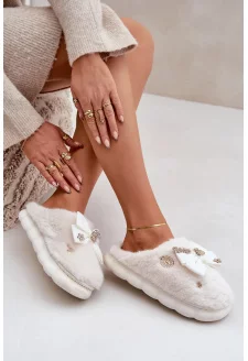 Futrzane Slippers with Bow and Brooches White Annalira
