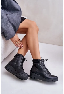 Lightly insulated women's ankle boots with platform and wedge in black Savindria